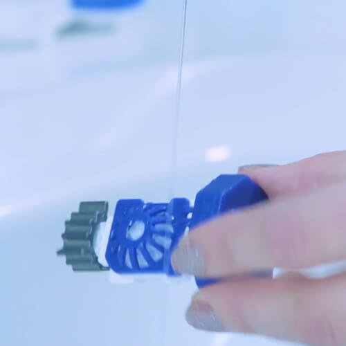 Opłucz soczewki w koszyczkach płynem nadtlenkowym