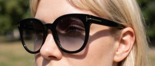 Tom Ford Moira FT1109 01B 53 Wygenerowany obraz